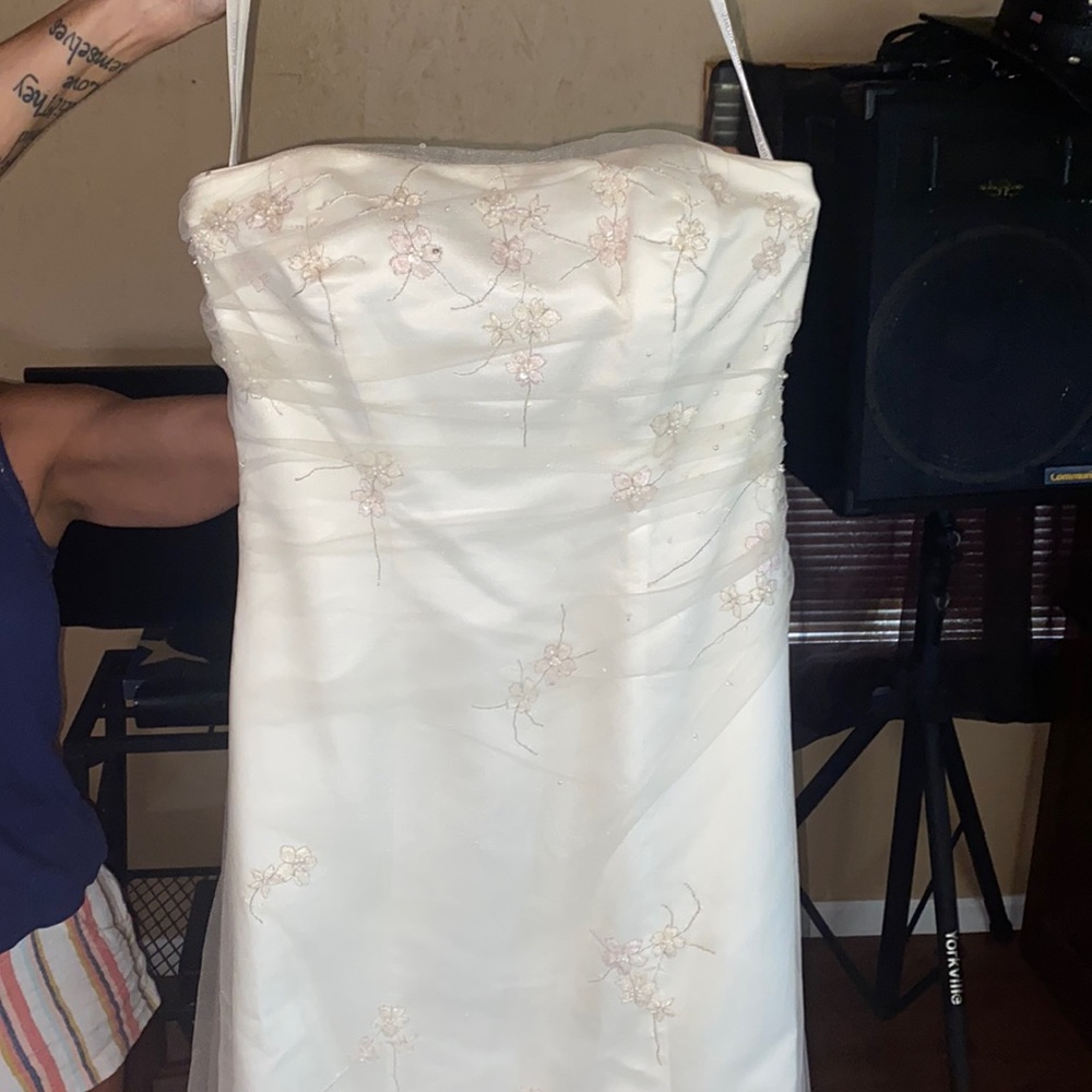 Ivory/pink, pale flower sequence